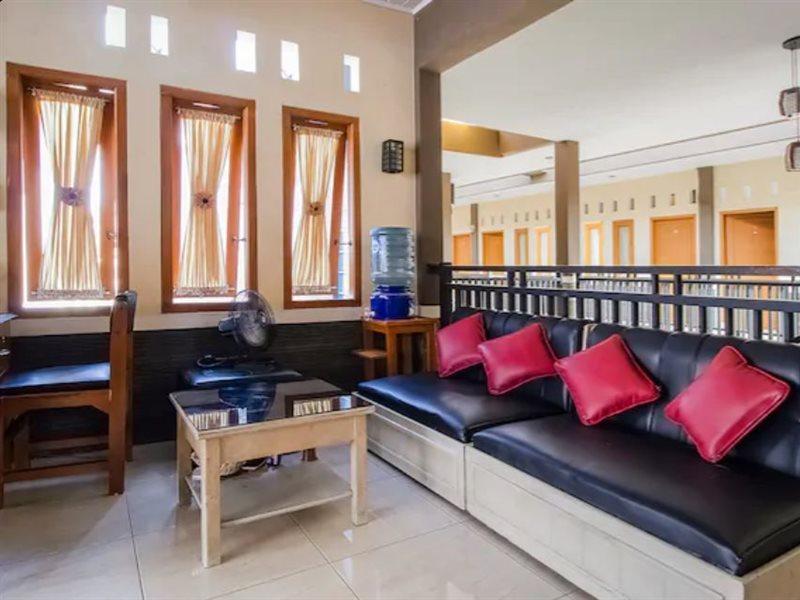 Reddoorz Near Alun Alun Cianjur Hotel Exterior photo