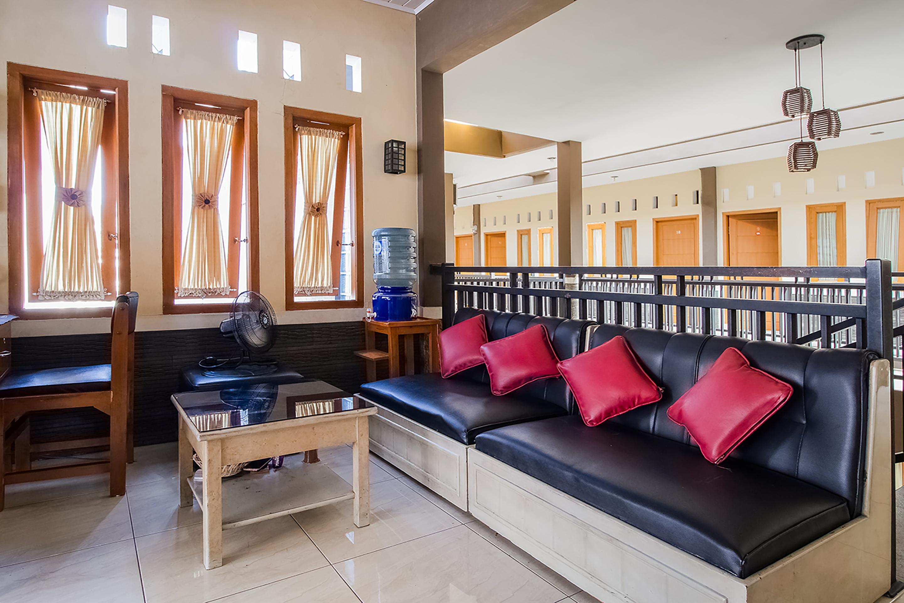 Reddoorz Near Alun Alun Cianjur Hotel Exterior photo