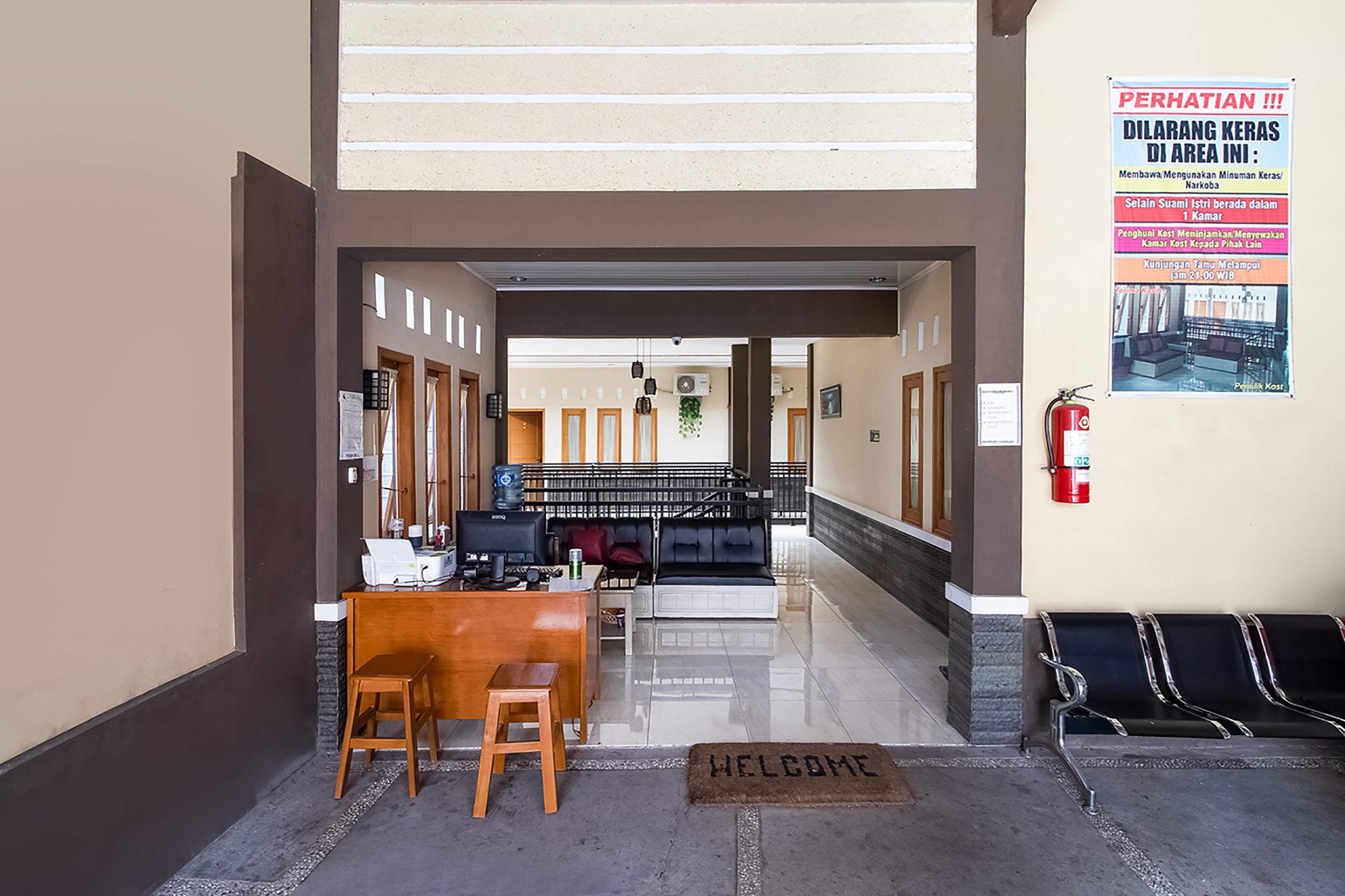 Reddoorz Near Alun Alun Cianjur Hotel Exterior photo