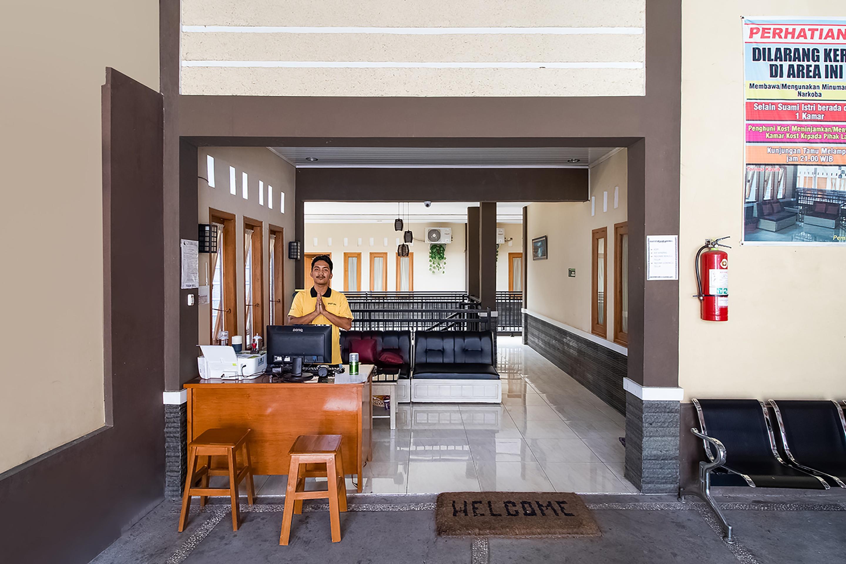 Reddoorz Near Alun Alun Cianjur Hotel Exterior photo