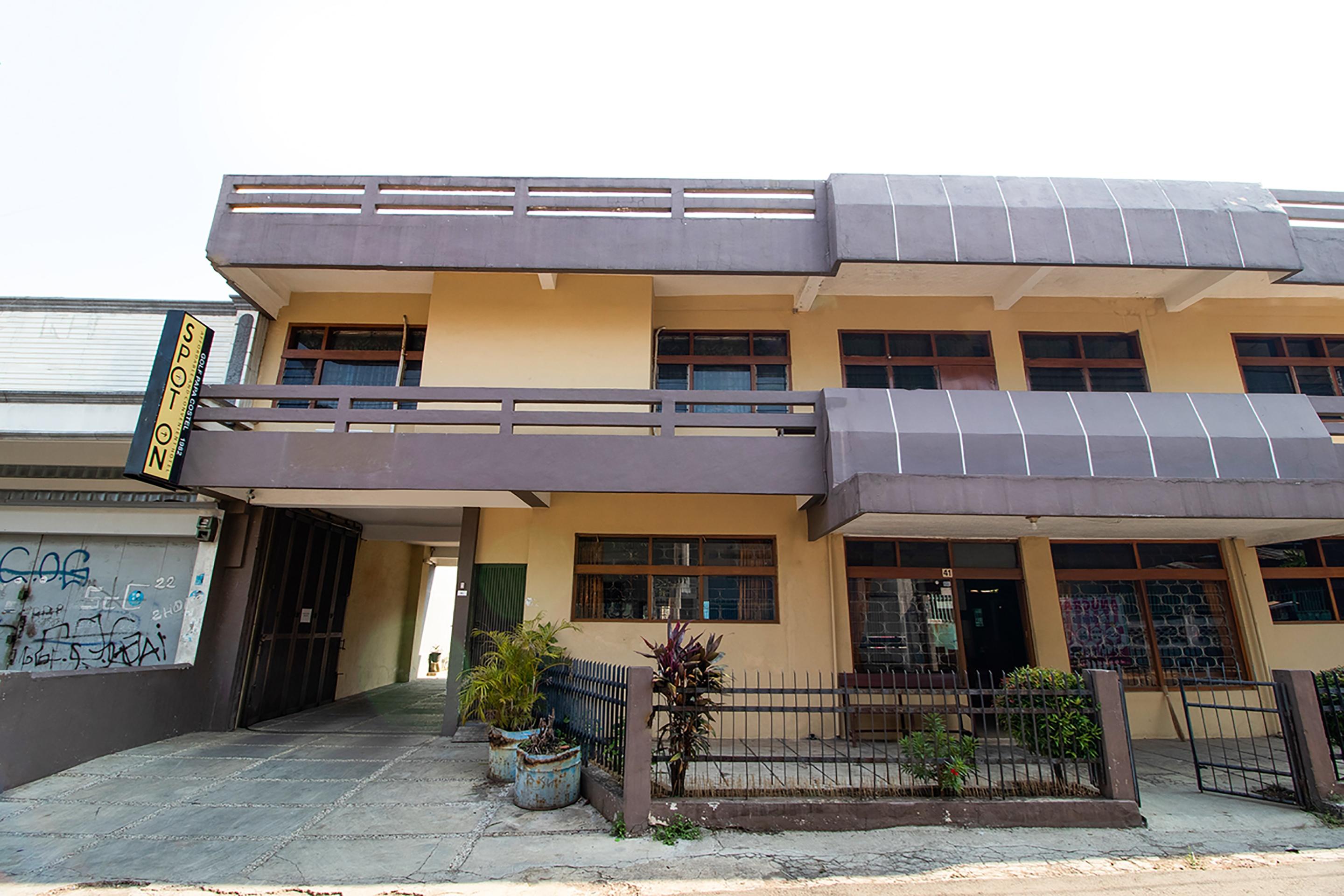 Reddoorz Near Alun Alun Cianjur Hotel Exterior photo