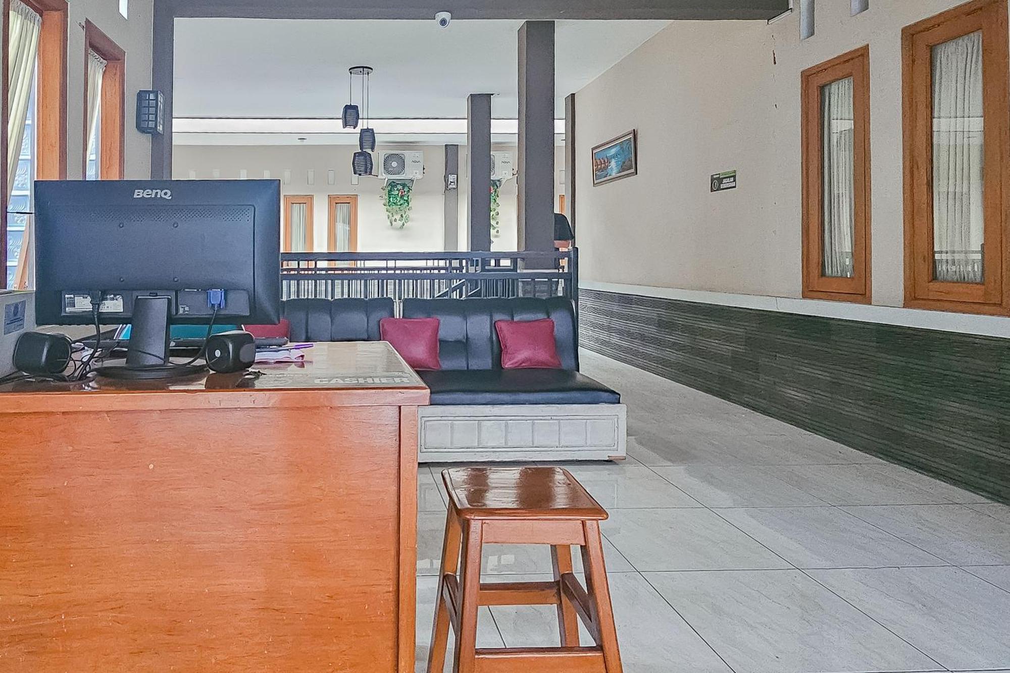 Reddoorz Near Alun Alun Cianjur Hotel Exterior photo